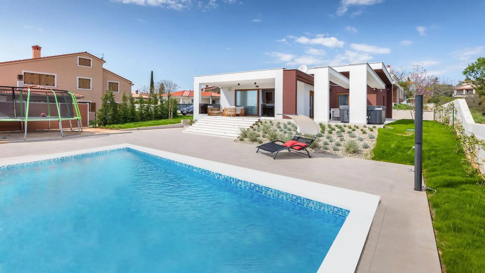 Strandnahe Villa Grofica Mit Whirlpool Und Grill Pula Holiday home